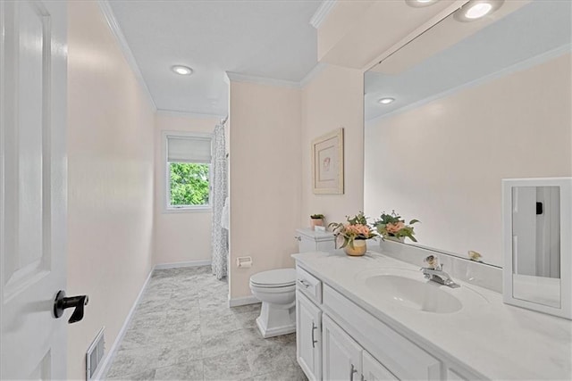 12613 Sherwood St, Leawood, KS 66209 - full bathroom featuring toilet, vanity, ornamental molding, baseboards, and a shower with curtain