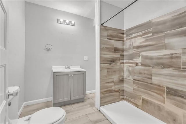 315 S Crane St S, Independence, MO 64050 - full bath featuring tiled shower, toilet, and vanity