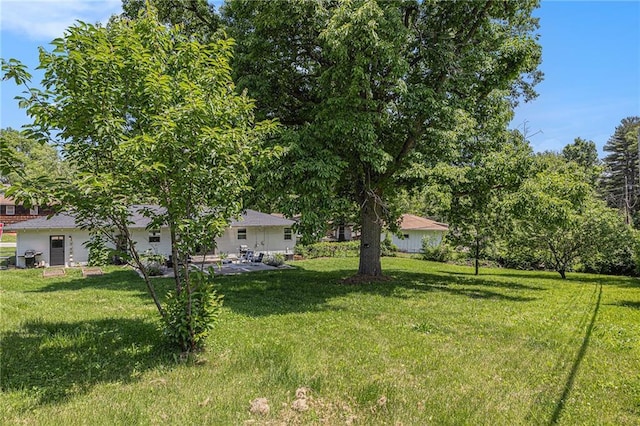 6405 Haskell Ave, Kansas City, KS 66104 - view of grassy yard