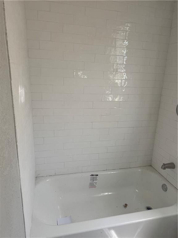2063 Springfield Blvd, Kansas City, KS 66101 - full bath with shower / bathtub combination