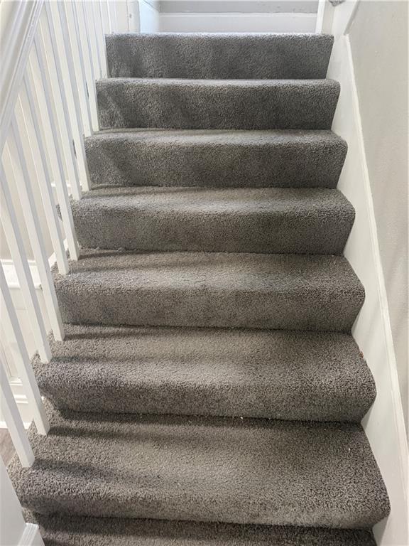 2063 Springfield Blvd, Kansas City, KS 66101 - view of staircase