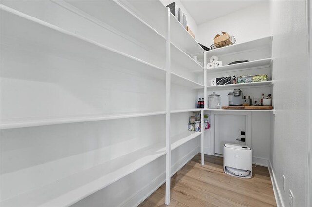 11588 S Houston St, Olathe, KS 66061 - view of pantry