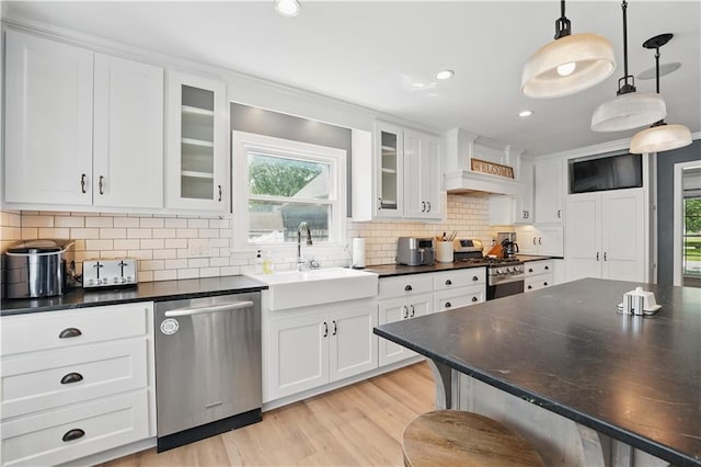 9849 Riggs St, Overland Park, KS 66212 - kitchen with stainless steel appliances, a sink, dark countertops, white cabinets, and recessed lighting
