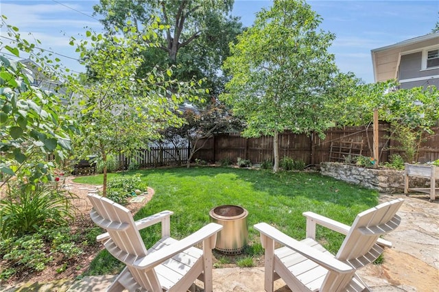 605 W 59th Ter, Kansas City, MO 64113 - fenced backyard featuring a patio area