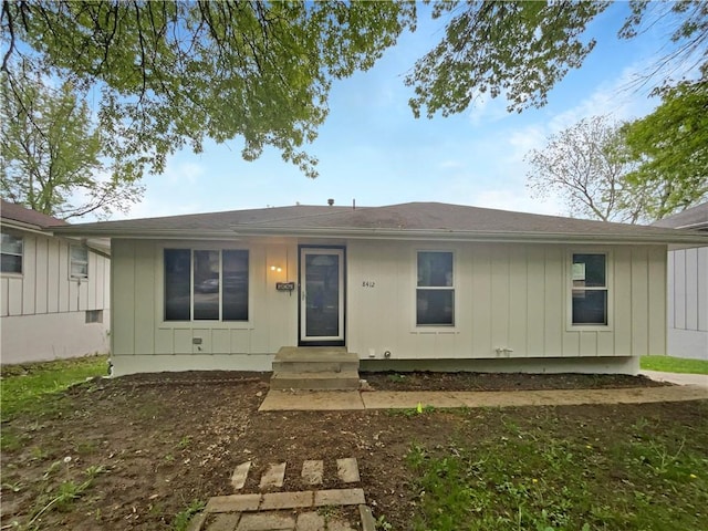 8412 E 103rd Ter, Kansas City, MO 64134 - ranch-style home featuring board and batten siding