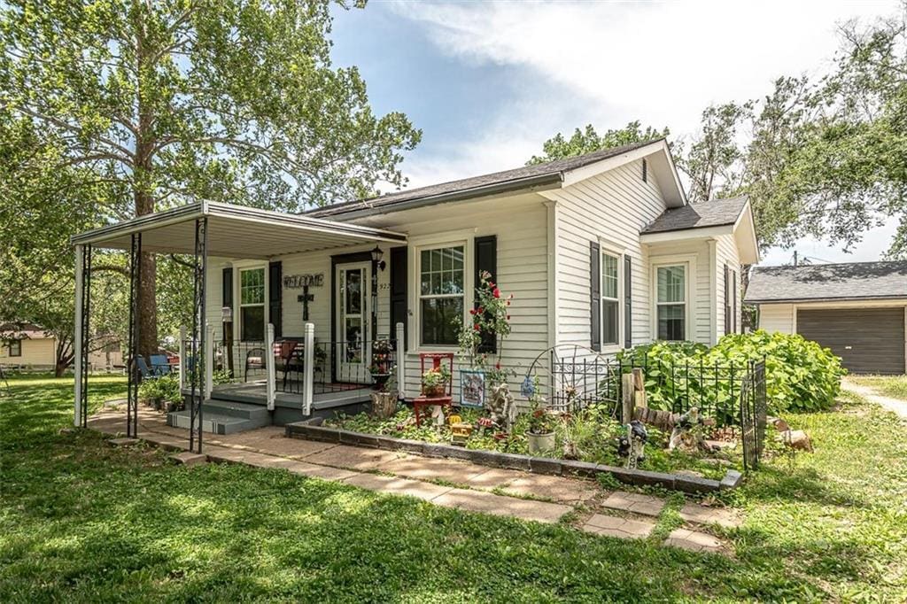 922 Frazier St, Valley Falls, KS 66088 - photo 1