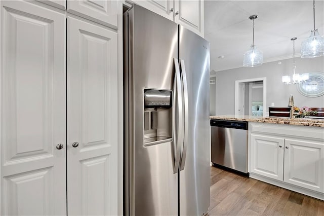 15908 Fontana St Unit 240, Overland Park, KS 66085 - kitchen with stainless steel appliances, a sink, white cabinetry, crown molding, and light wood-style flooring