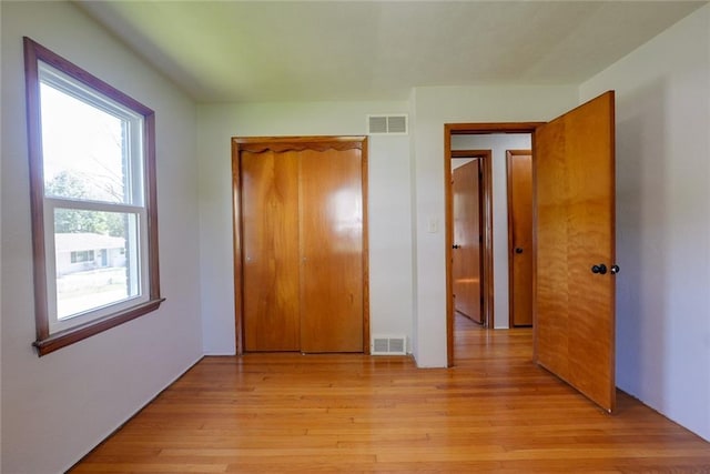 3001 S Hardy Ave, Independence, MO 64052 - unfurnished bedroom featuring light wood finished floors and a closet