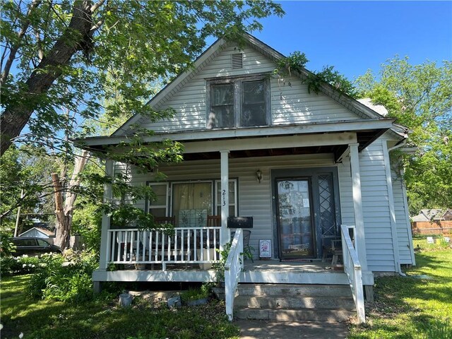 view of front facade with a porch