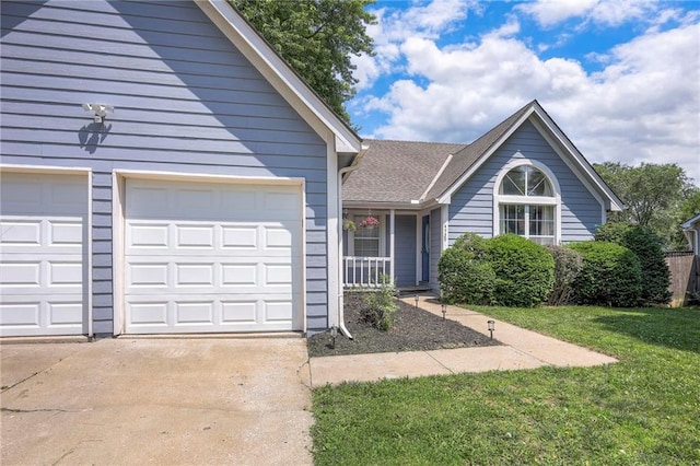 4729 Halsey St, Shawnee, KS 66216 - ranch-style home featuring driveway and a front yard