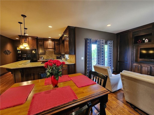 14650 NW 66th Ter, Parkville, MO 64152 - dining room featuring wood finished floors and recessed lighting