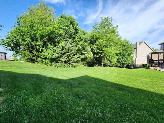 14650 NW 66th Ter, Parkville, MO 64152 - view of green lawn