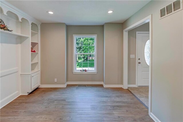 16253 W Briarwood Ct, Olathe, KS 66062 - foyer entrance with light wood-style floors, baseboards, and recessed lighting