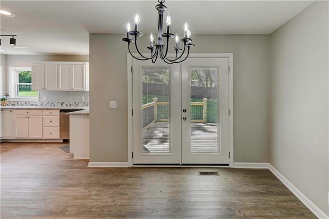 16253 W Briarwood Ct, Olathe, KS 66062 - entryway featuring a chandelier, baseboards, and wood finished floors