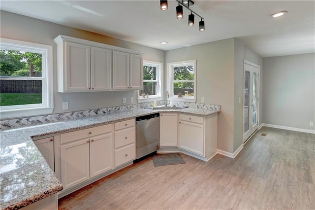 16253 W Briarwood Ct, Olathe, KS 66062 - kitchen with dishwasher, light wood-style floors, a sink, white cabinets, and recessed lighting
