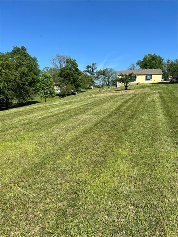5720 NW 51st St, Kansas City, MO 64151 - view of grassy yard