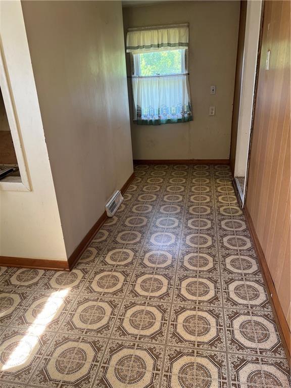 5720 NW 51st St, Kansas City, MO 64151 - hallway with baseboards