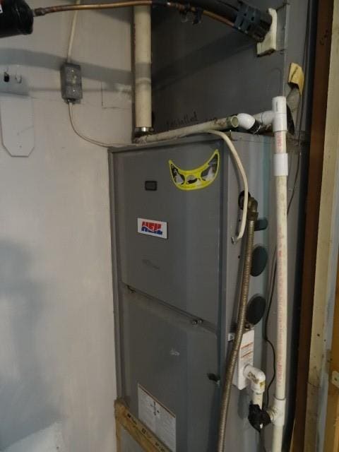 6780 SW County Road 2007th Rd, Rich Hill, MO 64779 - view of utility room