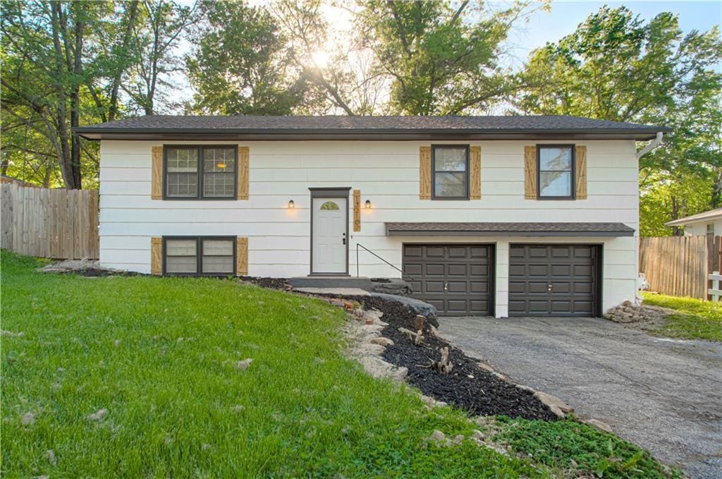 13210 Grand St, Kansas City, MO 64145 - photo 1