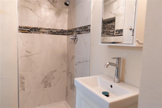 10203 Fremont Ave, Kansas City, MO 64134 - full bath featuring tiled shower, vanity, and a textured wall