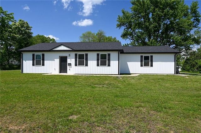 603 E Lafayette St, El Dorado Springs, MO 64744 - view of front of home with a front lawn