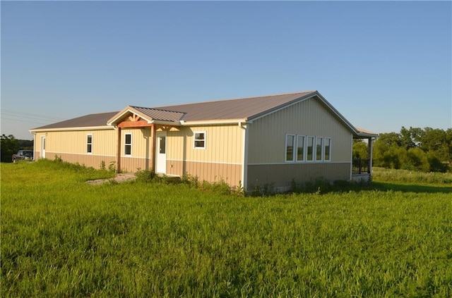 1086 SW 75 Th Rd, Holden, MO 64040 - view of front facade with a metal roof