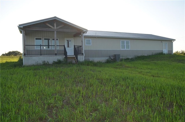 1086 SW 75 Th Rd, Holden, MO 64040 - manufactured / mobile home featuring a porch and a metal roof