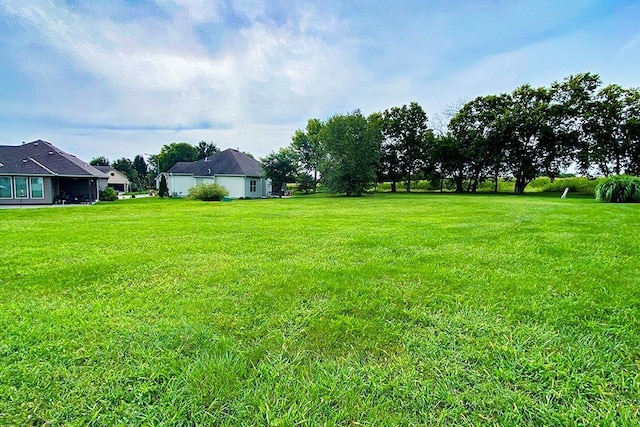 303 Crestview Ct, Raymore, MO 64083