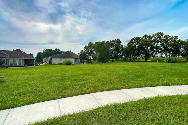 303 Crestview Ct, Raymore, MO 64083