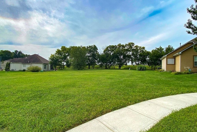 303 Crestview Ct, Raymore, MO 64083