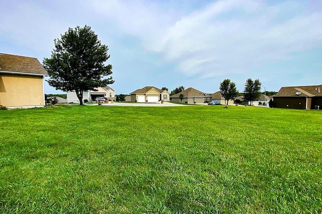 303 Crestview Ct, Raymore, MO 64083