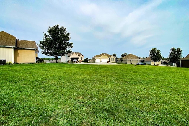303 Crestview Ct, Raymore, MO 64083