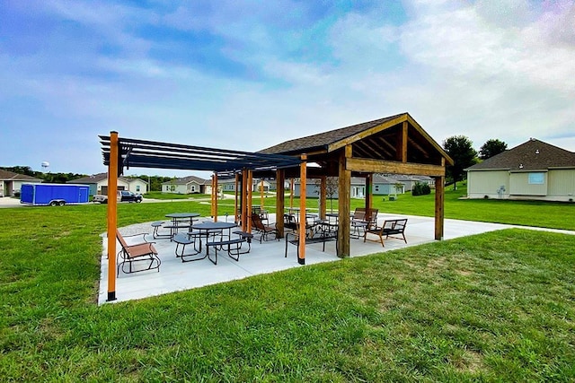 303 Crestview Ct, Raymore, MO 64083