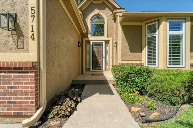 5714 Alden Ct, Shawnee, KS 66216 - entrance to property featuring stucco siding