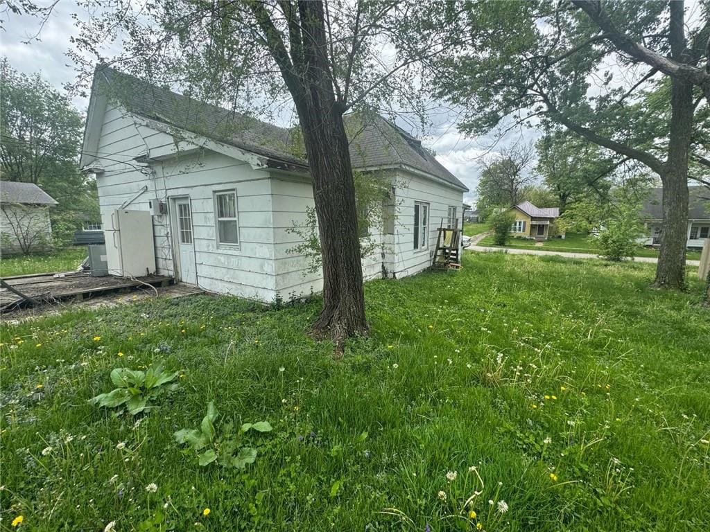 121 E Truman St, Marceline, MO 64658 - view of side of home