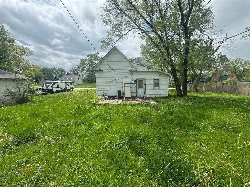 121 E Truman St, Marceline, MO 64658 - back of property featuring fence