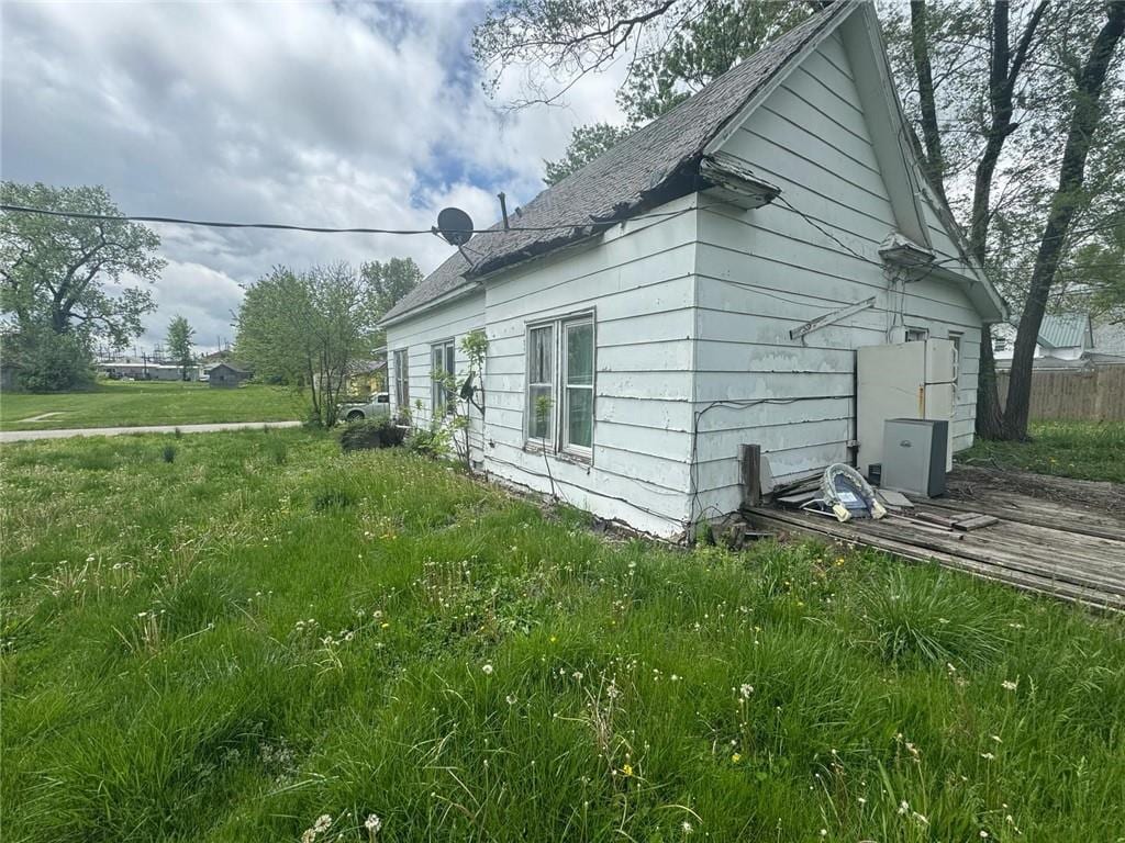 121 E Truman St, Marceline, MO 64658 - view of side of property featuring a shingled roof