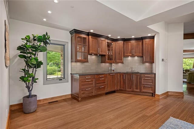 8700 Lee Blvd, Leawood, KS 66206 - kitchen featuring dark countertops, light wood-style flooring, tasteful backsplash, baseboards, and recessed lighting