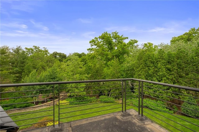 8700 Lee Blvd, Leawood, KS 66206 - balcony with a wooded view