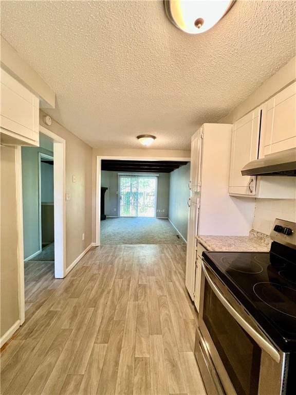 11914 E 59th Ter, Kansas City, MO 64133 - kitchen featuring stainless steel electric stove, under cabinet range hood, light wood-style floors, white cabinets, and a textured ceiling