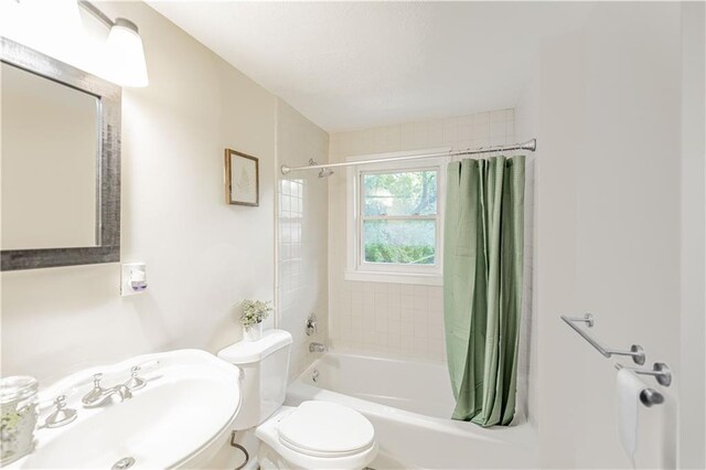 1515 E 77th Ter, Kansas City, MO 64131 - bathroom featuring a sink and shower / tub combo