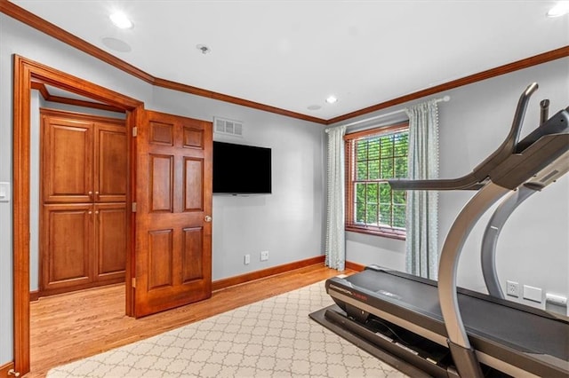 exercise area with light wood-style flooring, baseboards, recessed lighting, and crown molding