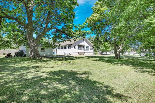 827 Pacific Ave, Osawatomie, KS 66064 - view of green lawn