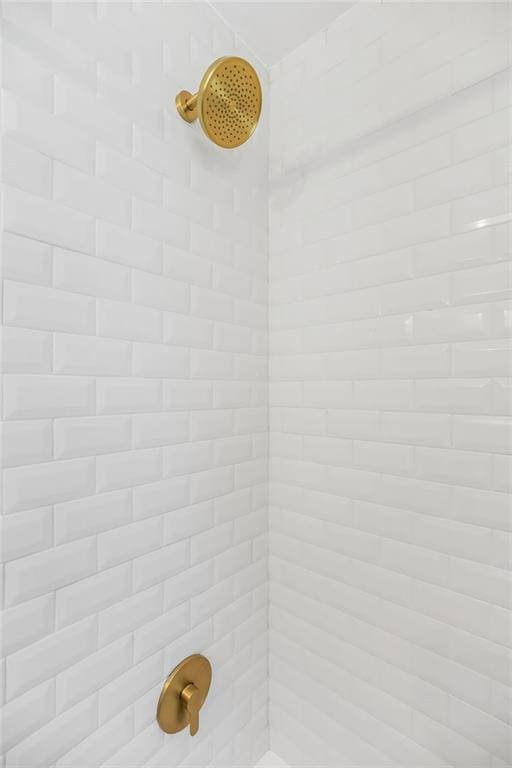 9811 Cambridge Ave, Kansas City, MO 64134 - bathroom view of tiled shower