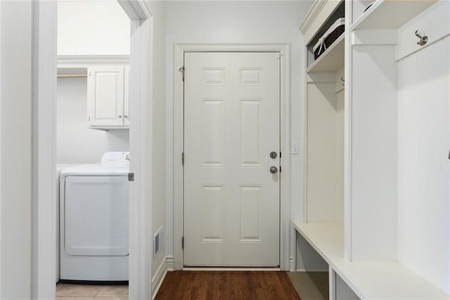 4704 SW Gull Point Dr, Lees Summit, MO 64082 - mudroom featuring washer / dryer