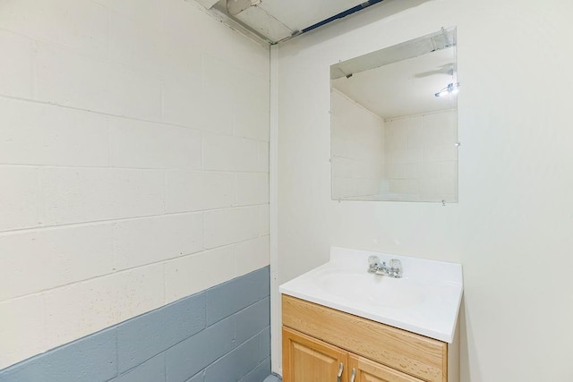 911 Limit St, Leavenworth, KS 66048 - bathroom featuring vanity