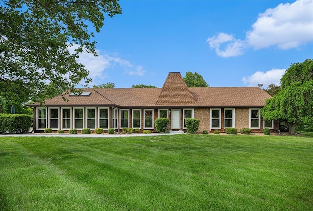 2018 Park Ln, Smithville, MO 64089 - ranch-style house with a front yard and a sunroom