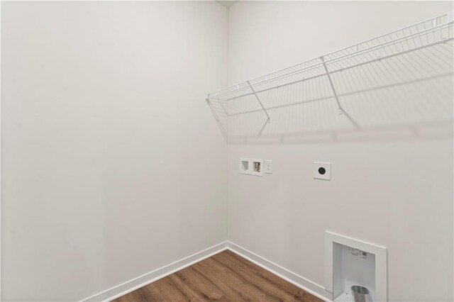 2114 Creek View Ln, Raymore, MO 64083 - washroom featuring electric dryer hookup, hookup for a washing machine, baseboards, and dark wood finished floors