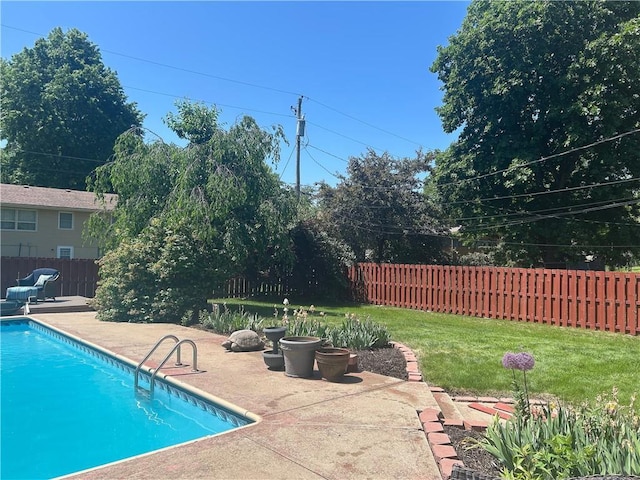 1919 Seneca St, Leavenworth, KS 66048 - view of swimming pool with a patio