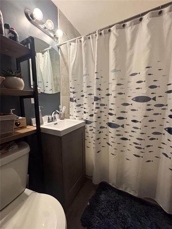 108 N Evanston Ave, Independence, MO 64053 - full bath featuring toilet, vanity, and a shower with curtain